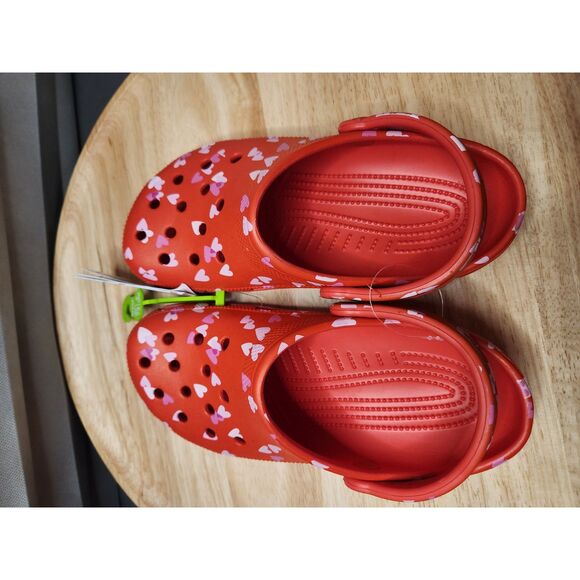 Crocs Classic VDay Clog Women's size 7 Heart Graphics - Picture 6 of 6